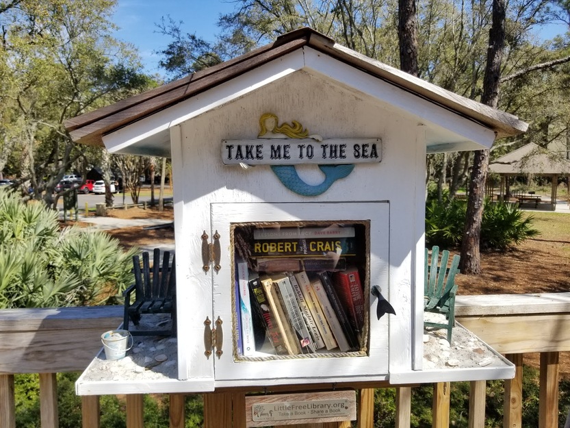 Improvised library in Islanders Beach Park