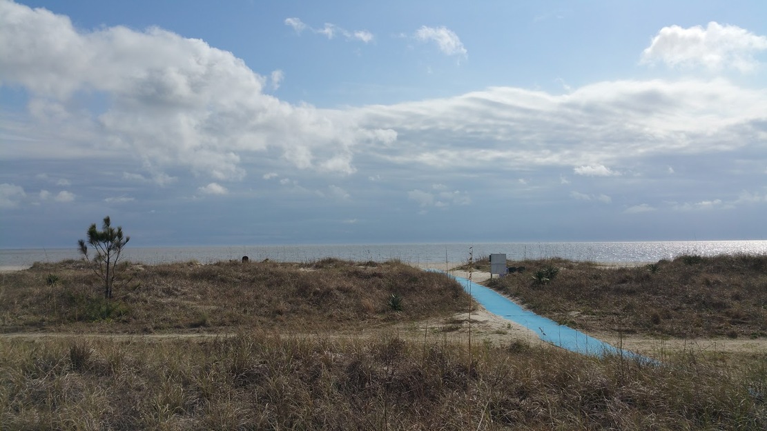 Beach entrance near Islanders Beach Park