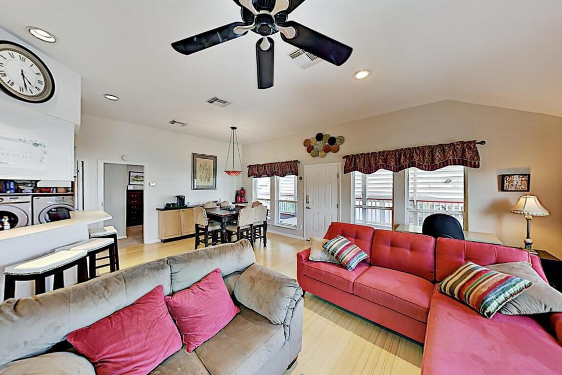 Gulf Getaway - Epic Views - Walk to Beach & Dining home photo