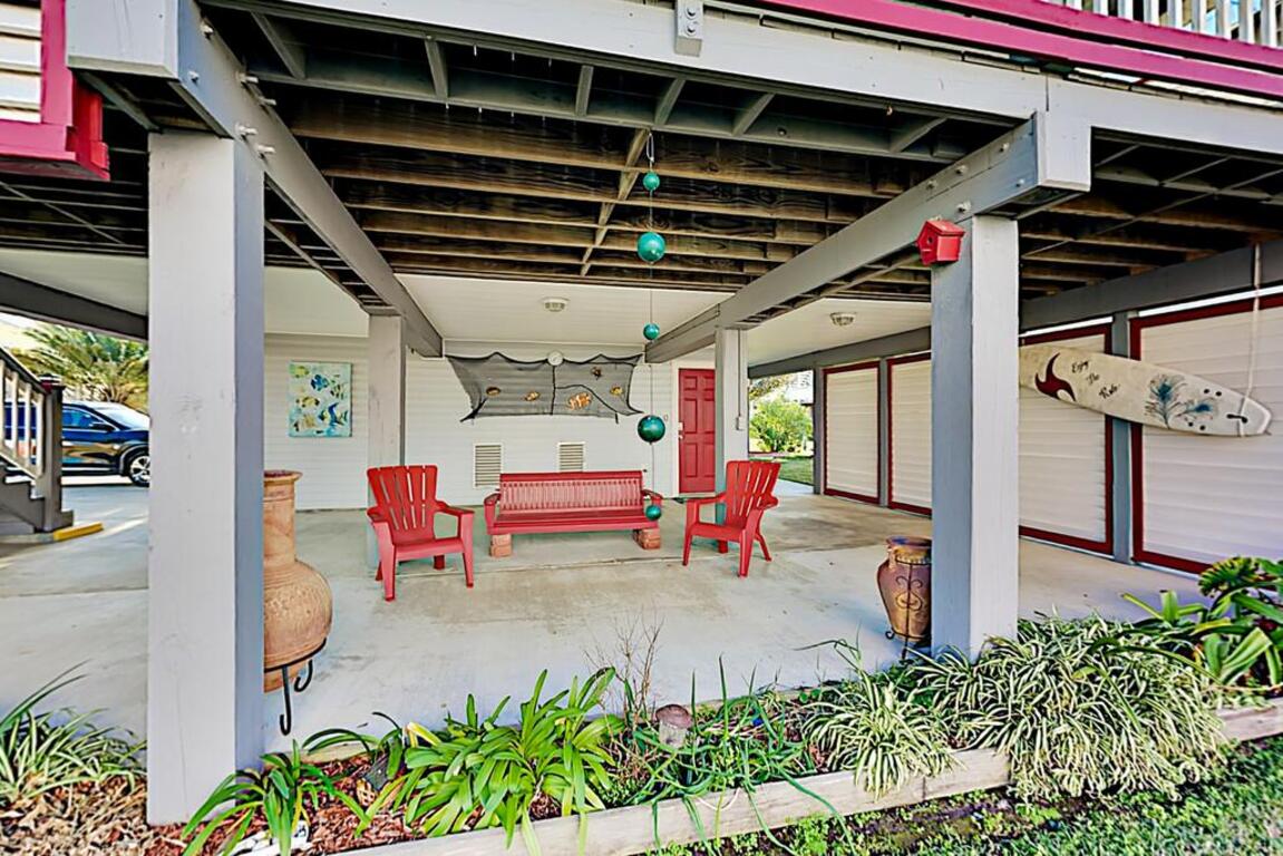 Gulf Getaway - Epic Views - Walk to Beach & Dining home photo