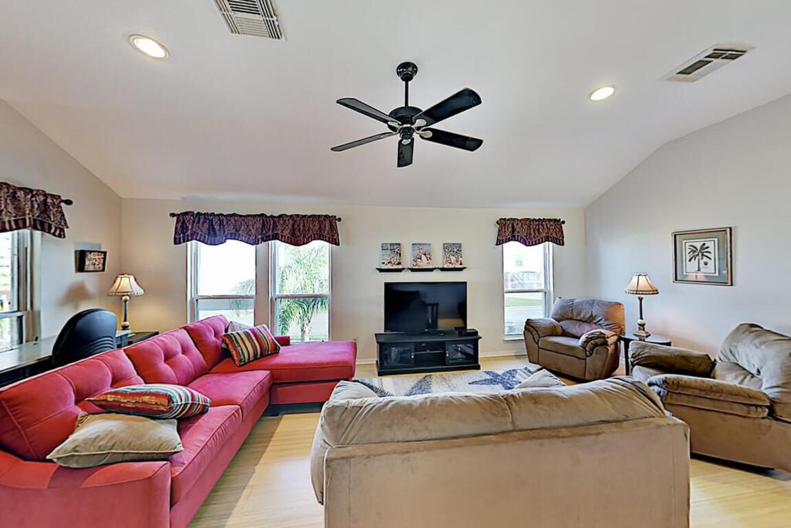 Gulf Getaway - Epic Views - Walk to Beach & Dining home photo