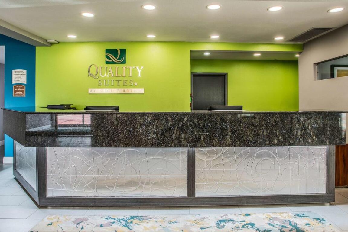 Quality Suites Downtown Convention Center photo