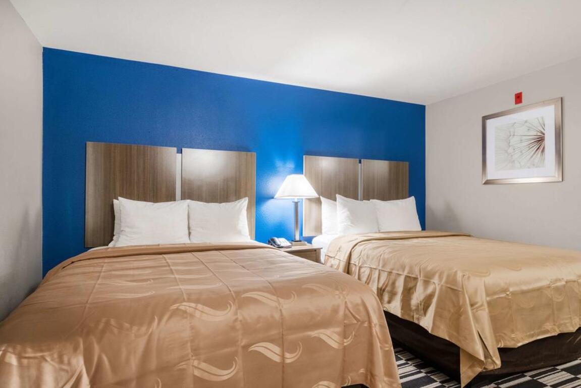 Quality Suites Downtown Convention Center photo