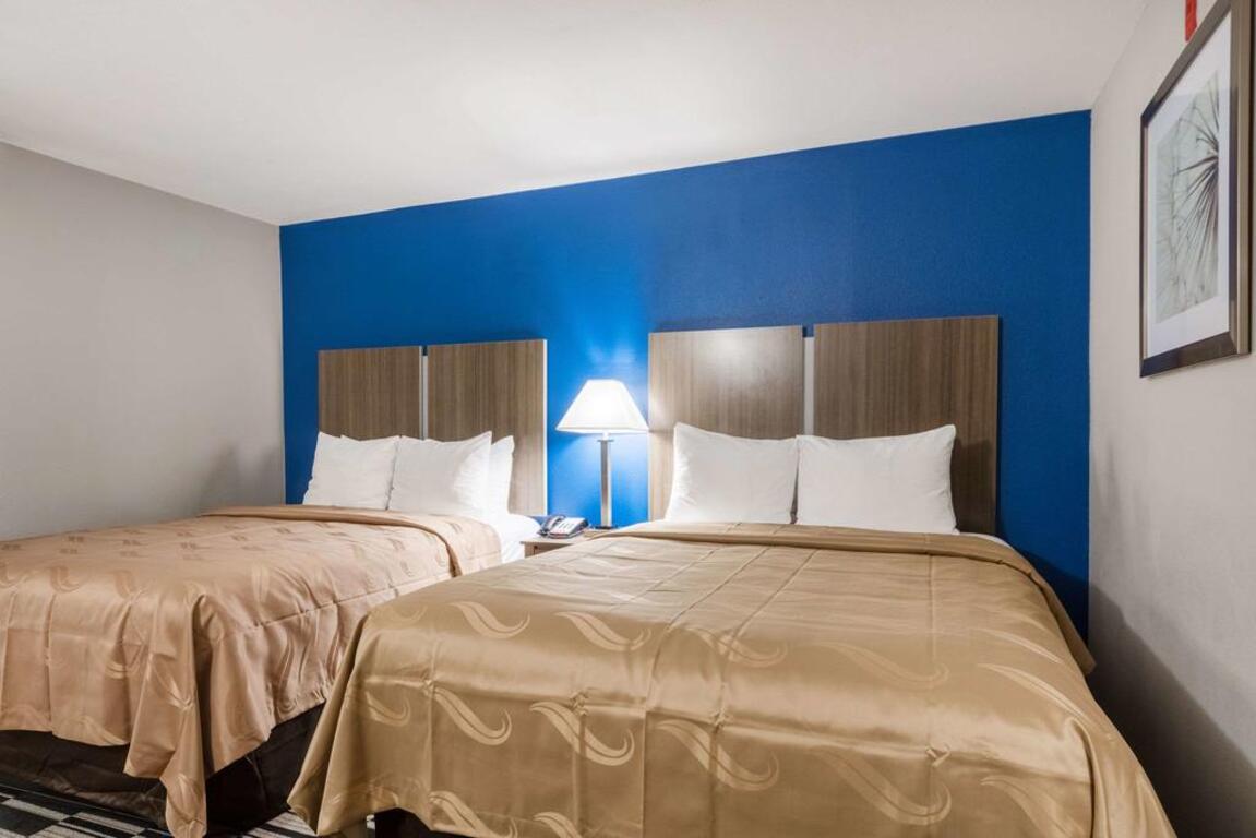 Quality Suites Downtown Convention Center photo