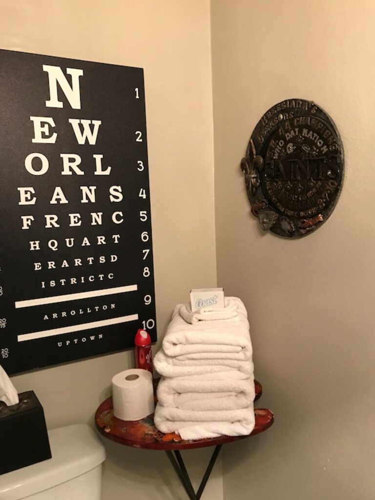 FRENCH QUARTER FAVORITE/WITH FREE PARKING /KING SIZE BED photo