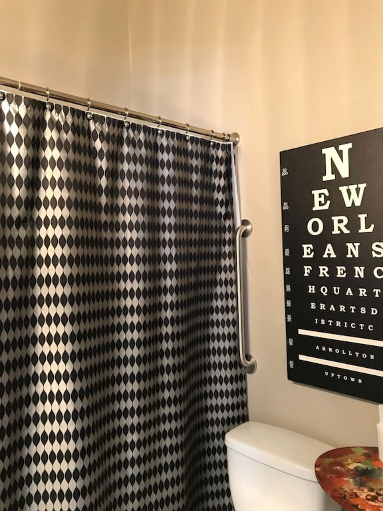 FRENCH QUARTER FAVORITE/WITH FREE PARKING /KING SIZE BED photo