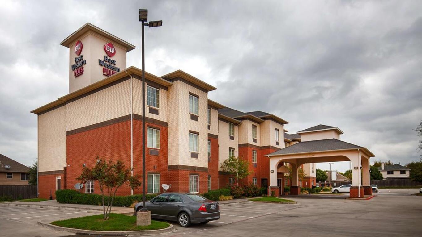 Best Western Plus Lake Dallas Inn & Suites photo
