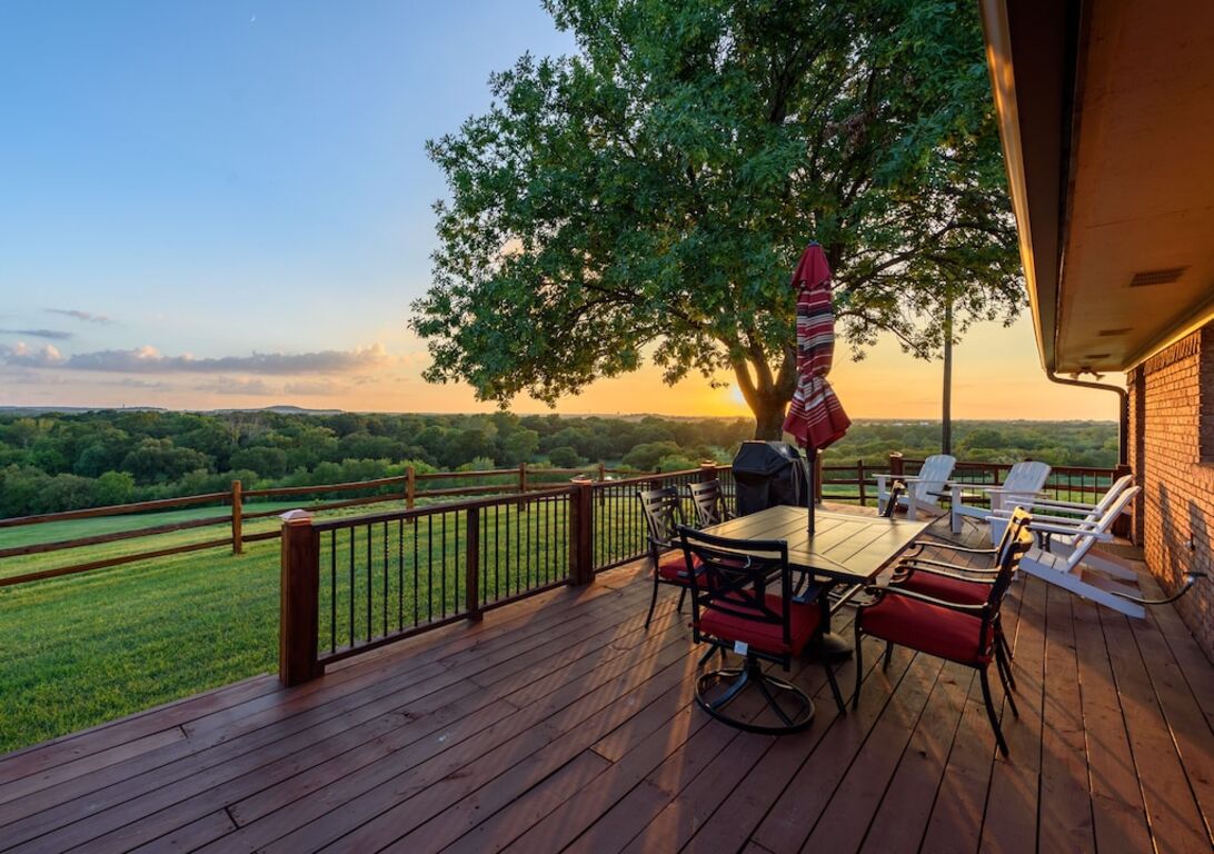 Pond for fishing, hot tub, pet-friendly, perfect for families! photo