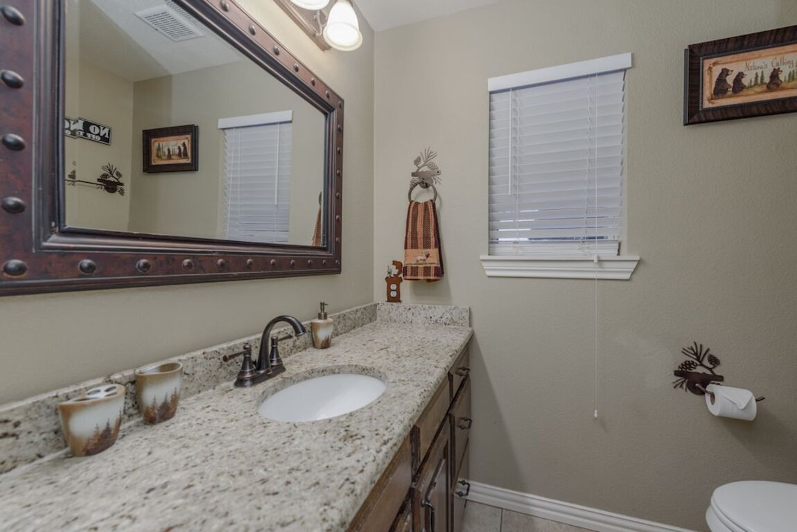Pond for fishing, hot tub, pet-friendly, perfect for families! photo