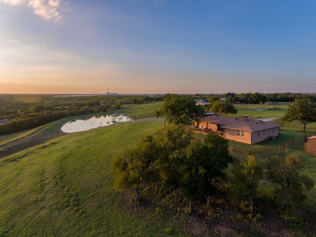 Pond for fishing, hot tub, pet-friendly, perfect for families! photo