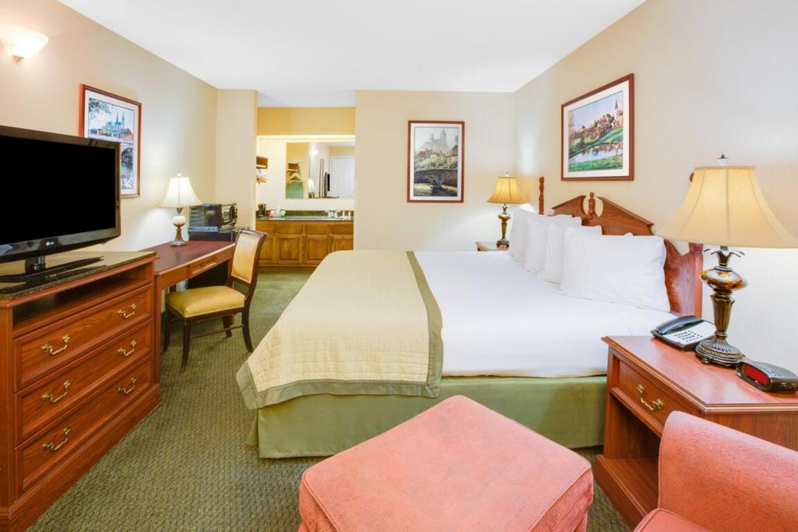 Baymont by Wyndham Ozark photo
