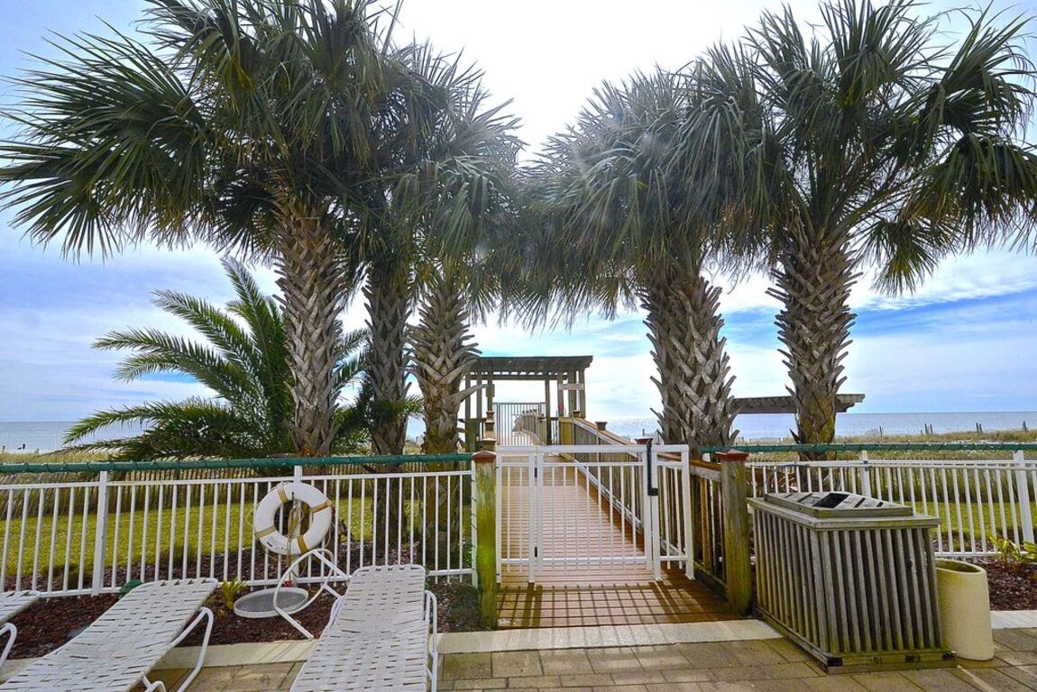 Newly updated--beach front---pet friendly--White Sand Beach--It Is Beach Time photo
