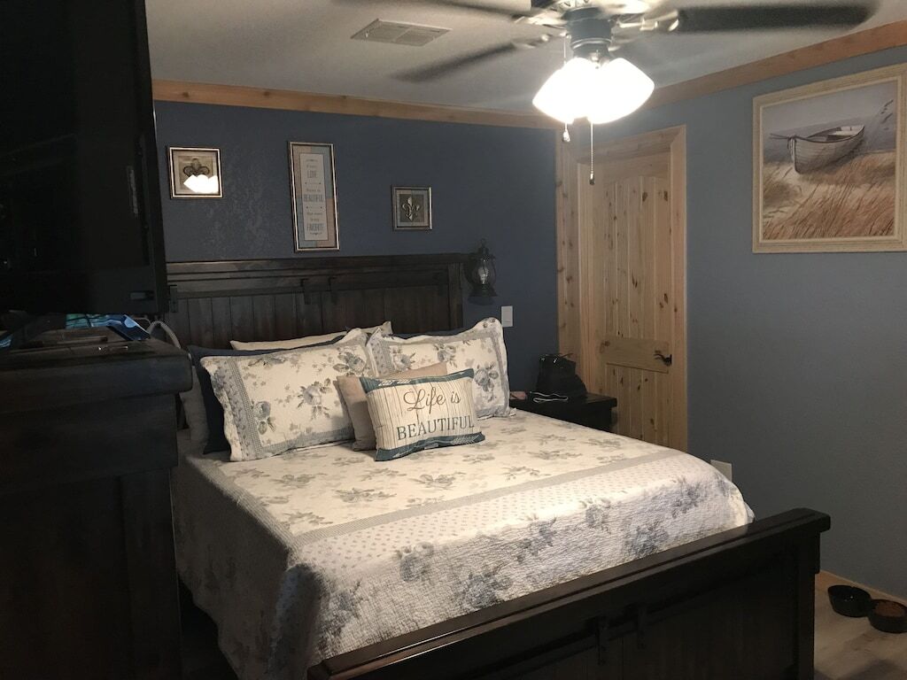 Beautiful One Bedroom Log Cabin with possible pontoon boat rental photo