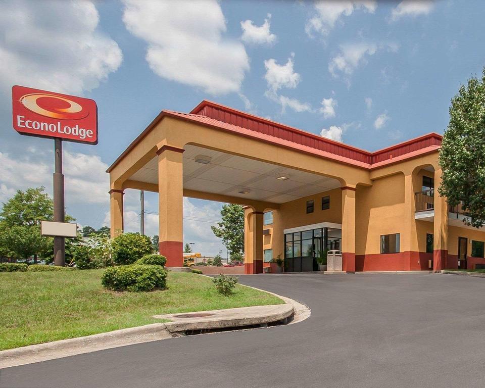 Econo Lodge Inn & Suites Northport photo