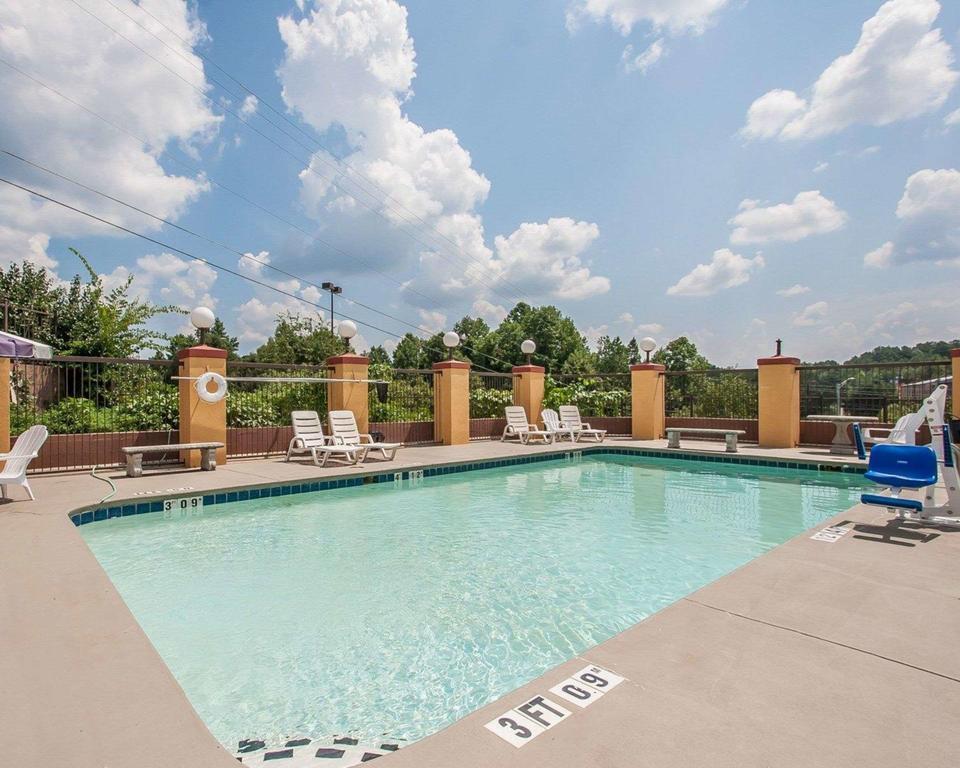Econo Lodge Inn & Suites Northport photo