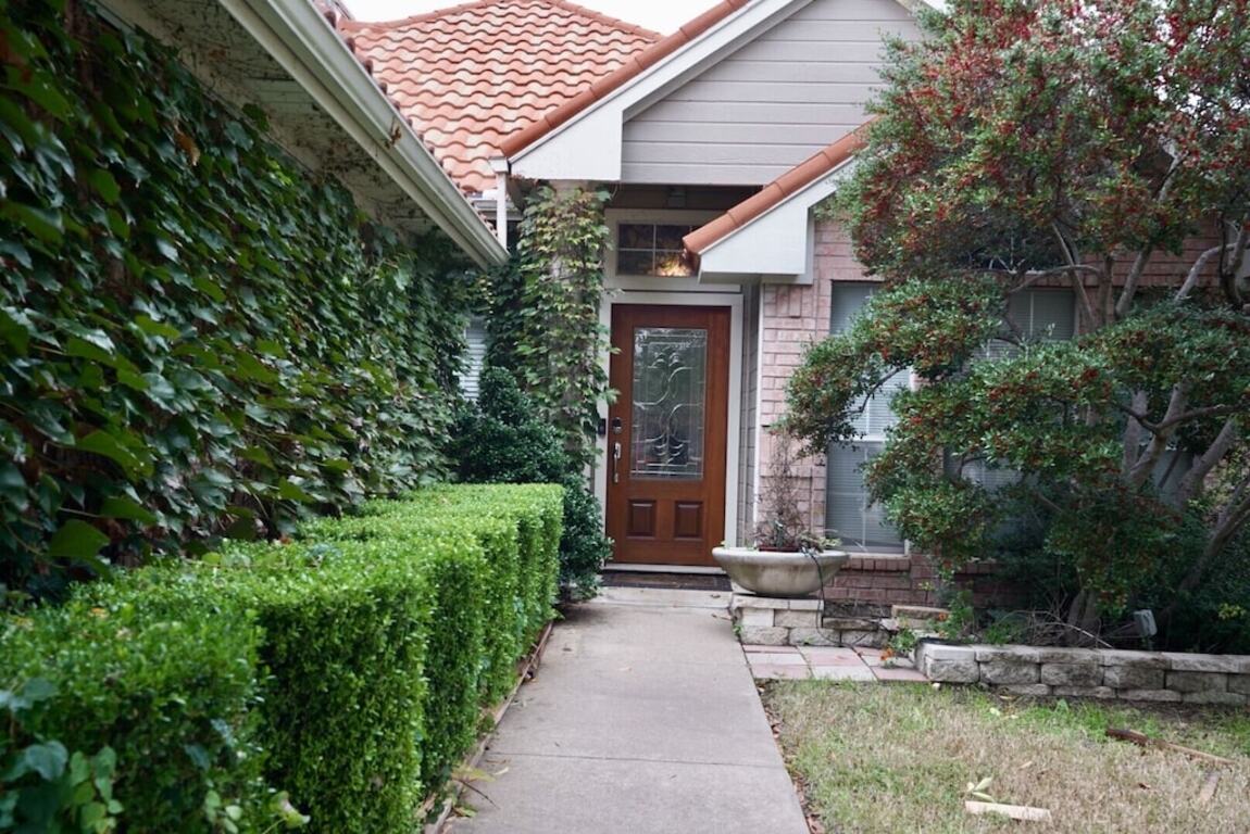 Beautiful Private Landscaped With Outdoor Surround Sound System photo