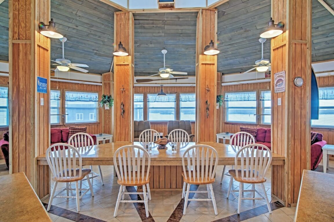 'Little Blue Crab' ~ Quaint Slidell Cottage w/Dock photo