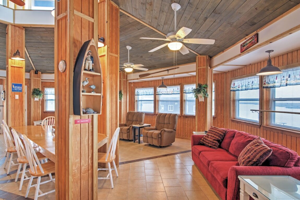 'Little Blue Crab' ~ Quaint Slidell Cottage w/Dock photo