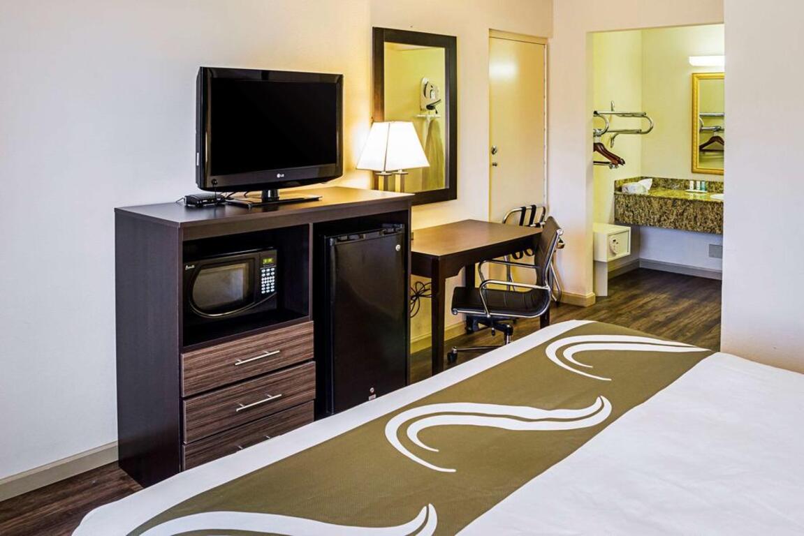 Quality Inn Biloxi Beach photo