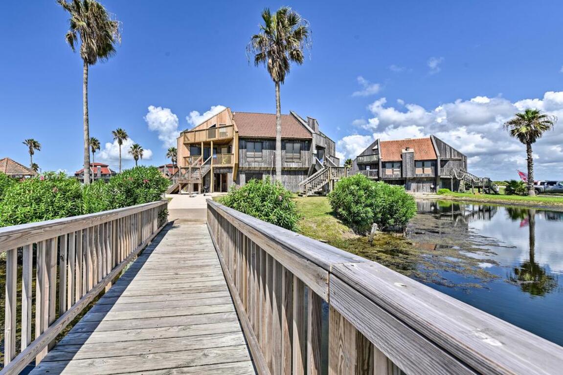 Matagorda Townhome with Deck, Views, Pool Access photo