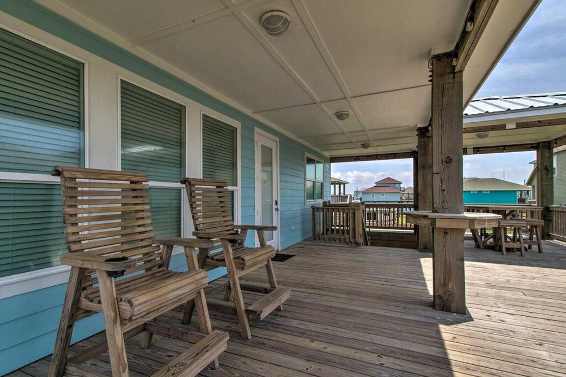 Luxe Crystal Beach Home - 100 Steps to Beach! photo