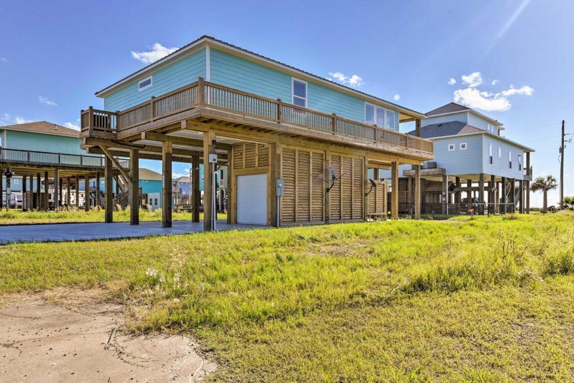 Luxe Crystal Beach Home - 100 Steps to Beach! photo
