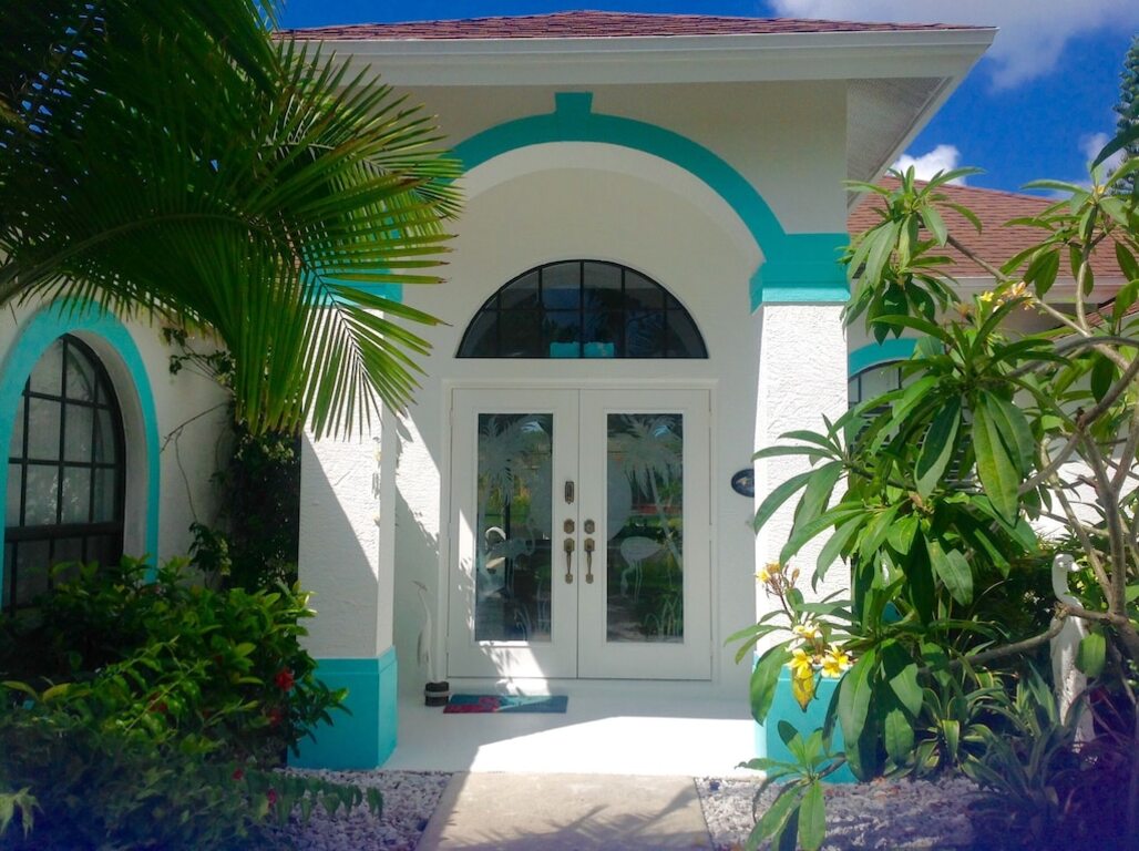 MAY/JUNE 21 OFFERS FAMILY HOME GREAT LAKE VIEW 10 MINS BEACH 4 Bed 3 bath s/w F photo