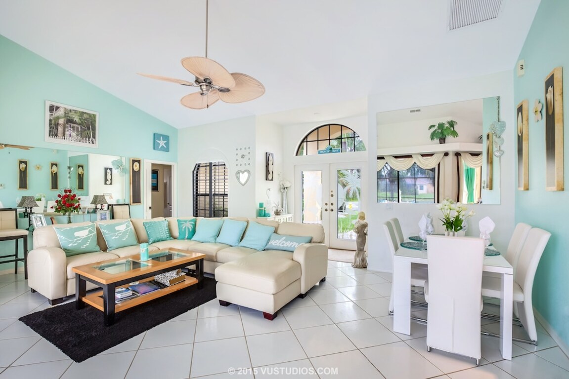 MAY/JUNE 21 OFFERS FAMILY HOME GREAT LAKE VIEW 10 MINS BEACH 4 Bed 3 bath s/w F photo