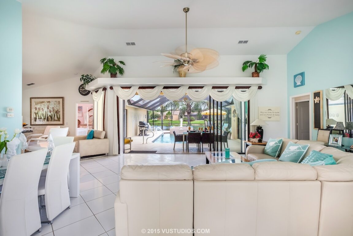 MAY/JUNE 21 OFFERS FAMILY HOME GREAT LAKE VIEW 10 MINS BEACH 4 Bed 3 bath s/w F photo