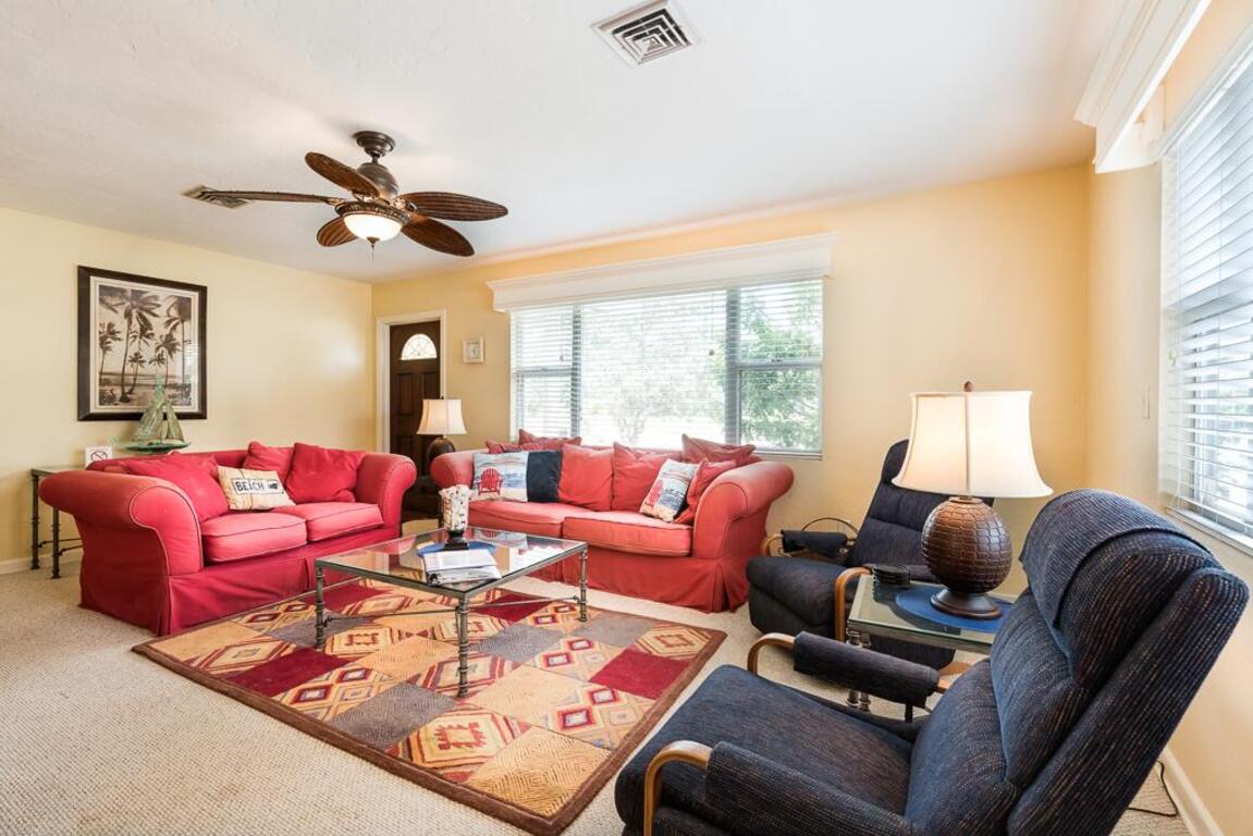Poco Place, 2 Blocks to Beach, WiFi, 2 Bedrooms, Sleeps 6 photo