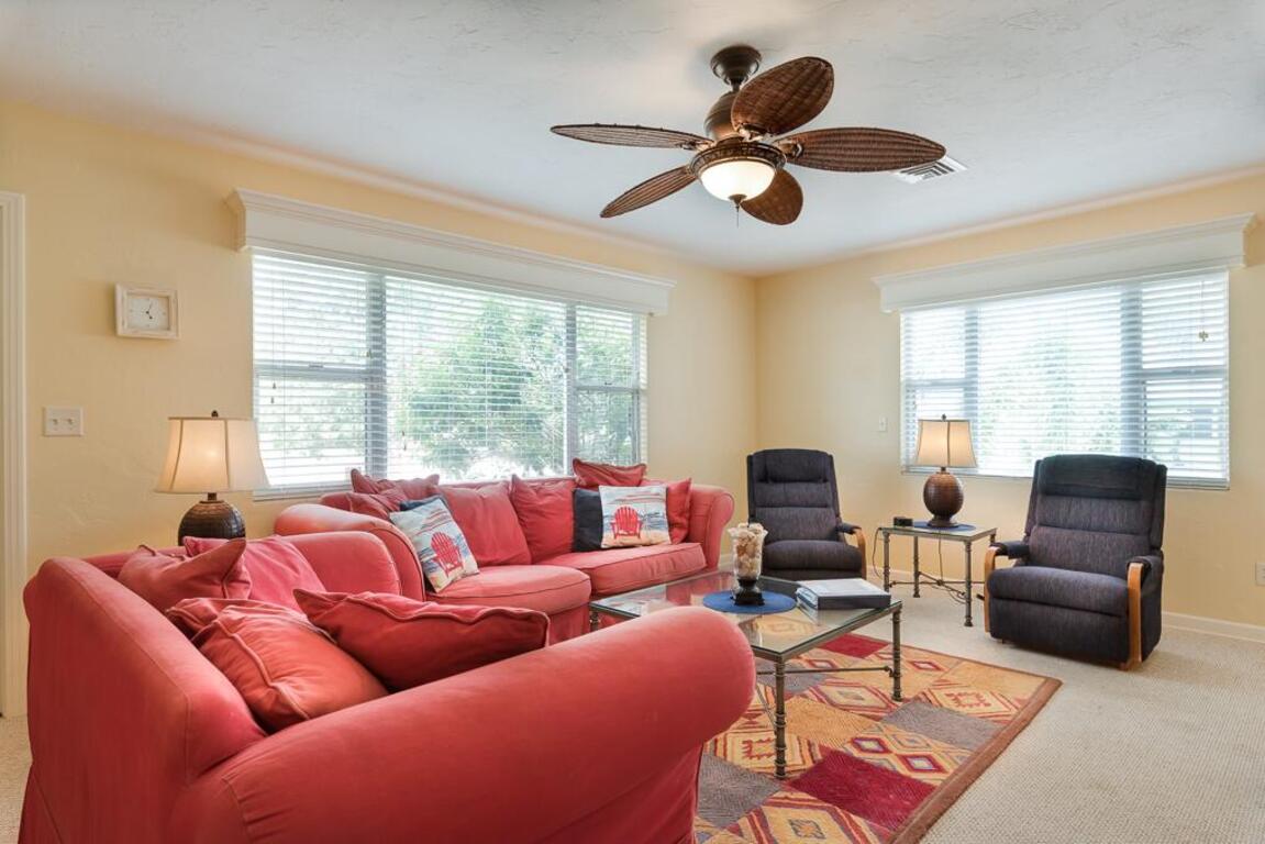 Poco Place, 2 Blocks to Beach, WiFi, 2 Bedrooms, Sleeps 6 photo