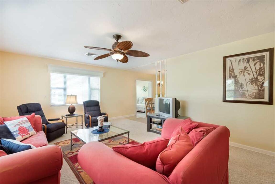 Poco Place, 2 Blocks to Beach, WiFi, 2 Bedrooms, Sleeps 6 photo