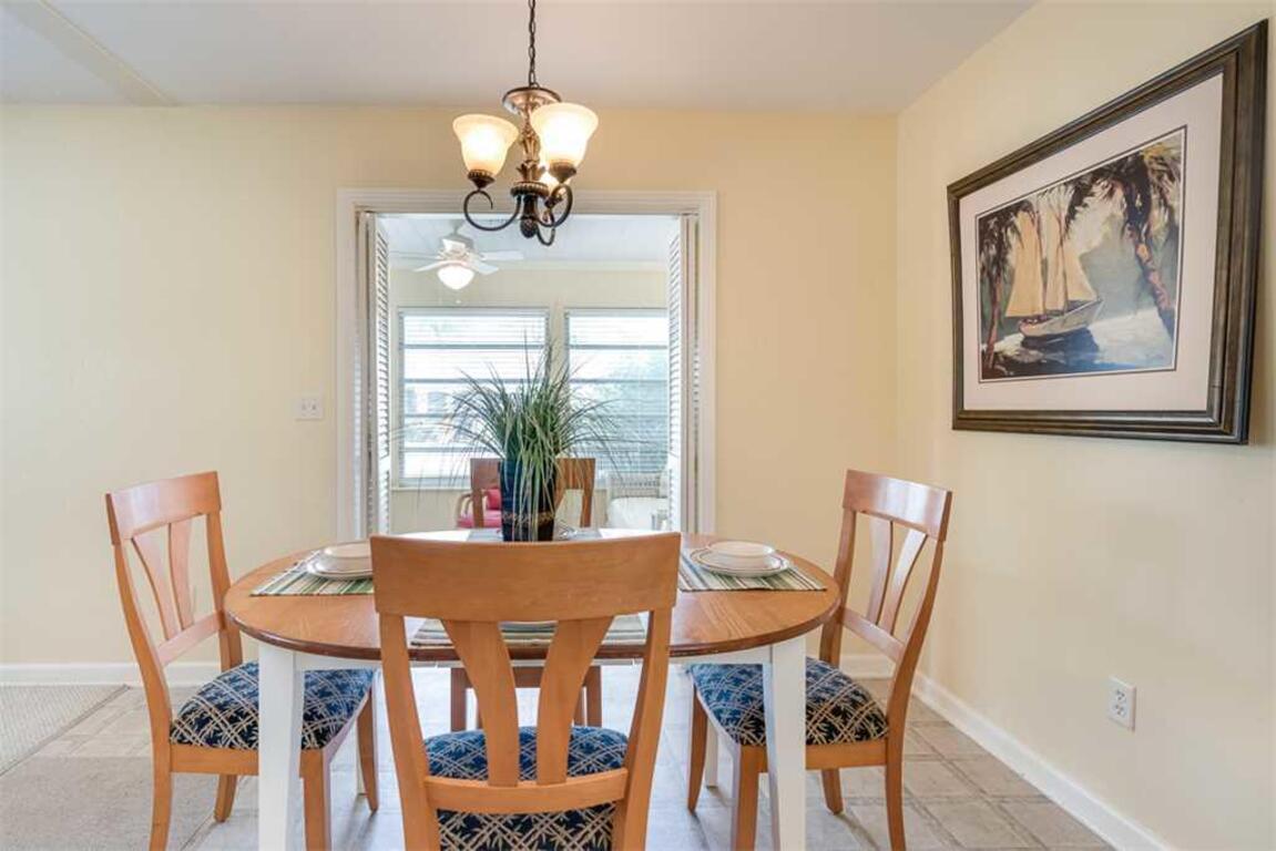 Poco Place, 2 Blocks to Beach, WiFi, 2 Bedrooms, Sleeps 6 photo
