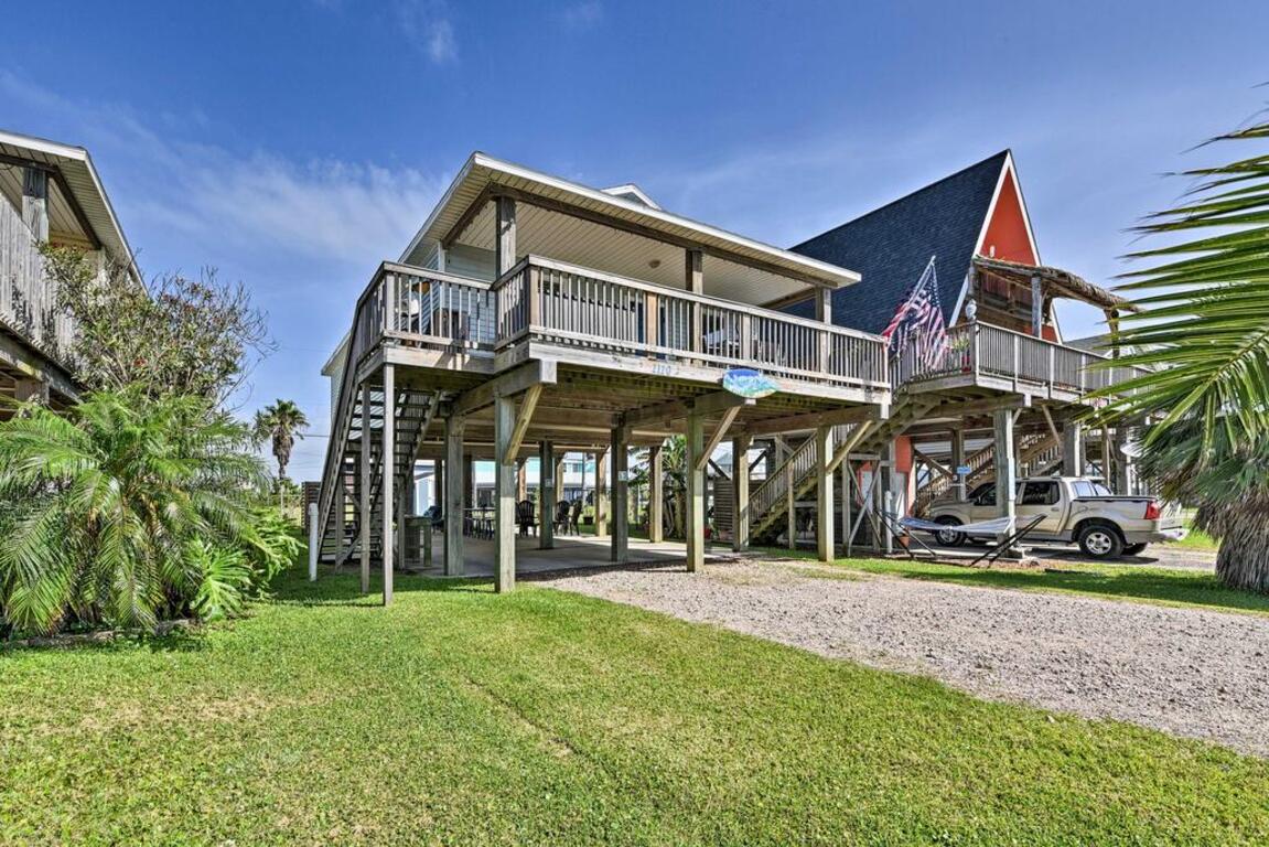 Surfside Beach Retreat with Deck Walk to Beach photo