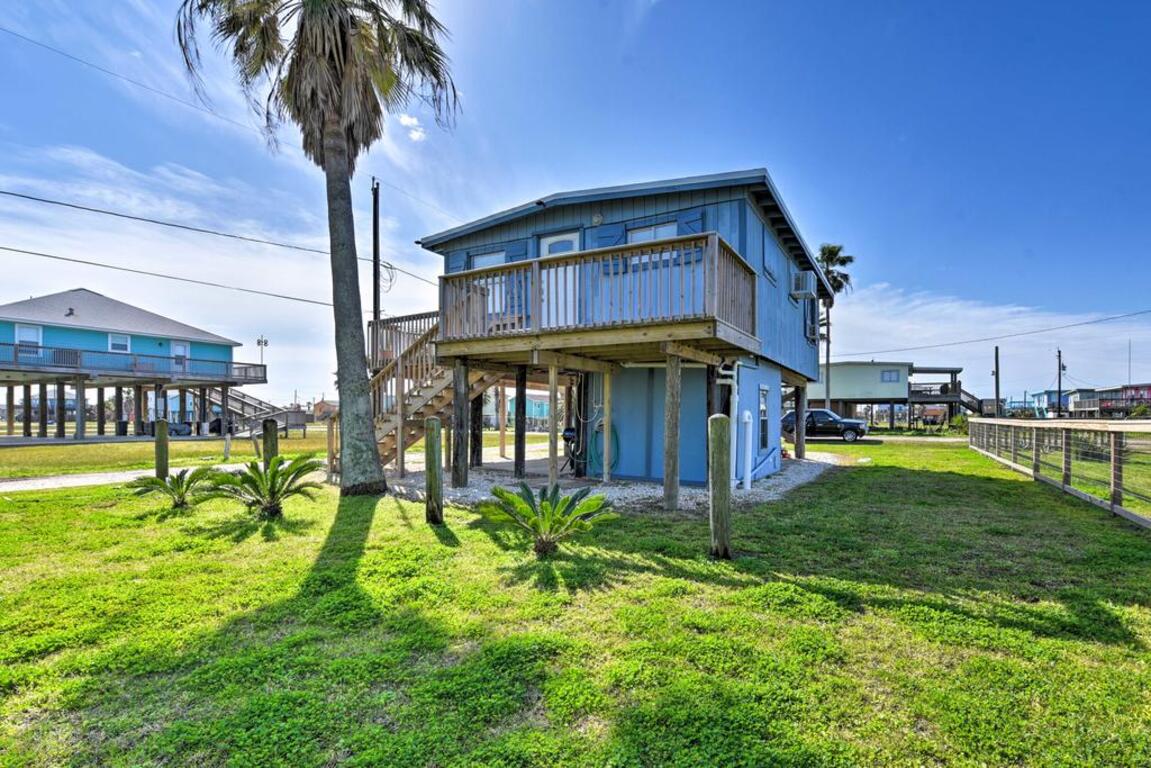 Colorful Cottage - 2 Blocks to Surfside Beach! photo