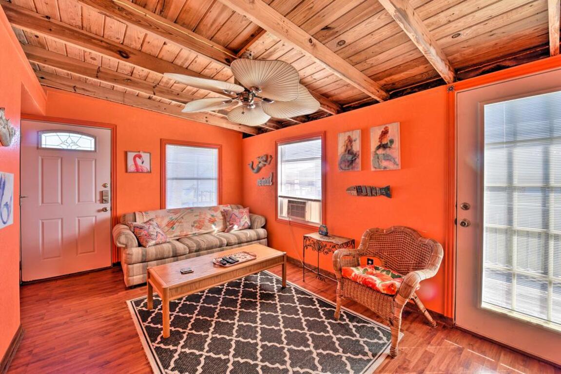 Colorful Cottage - 2 Blocks to Surfside Beach! photo