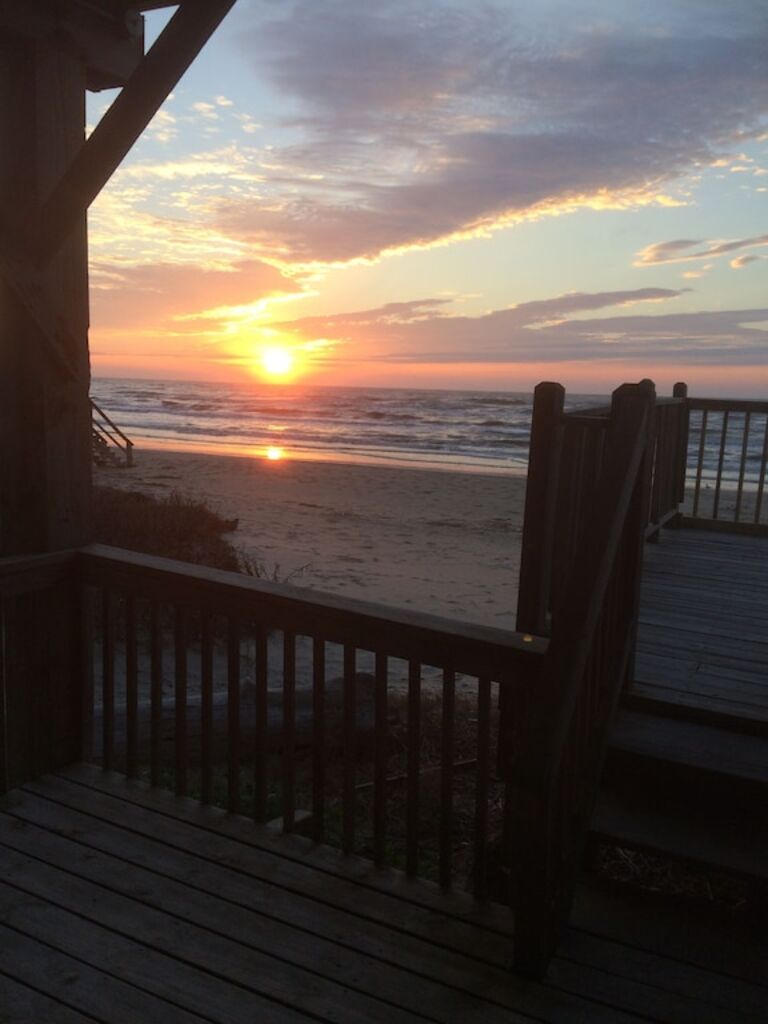 Beach Front (10084)_On Pedestrian Beach_Apr 13-15 last min flash sale_$135/nt photo