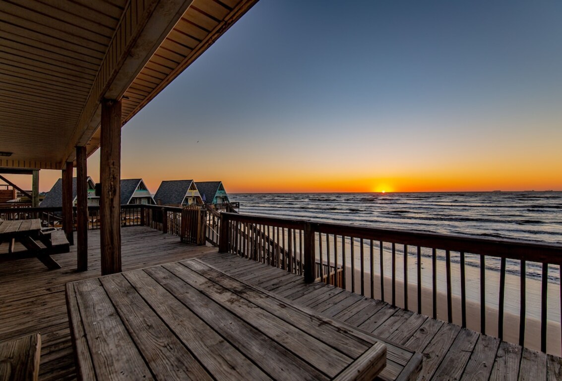 Beach Front (10084)_On Pedestrian Beach_Apr 13-15 last min flash sale_$135/nt photo