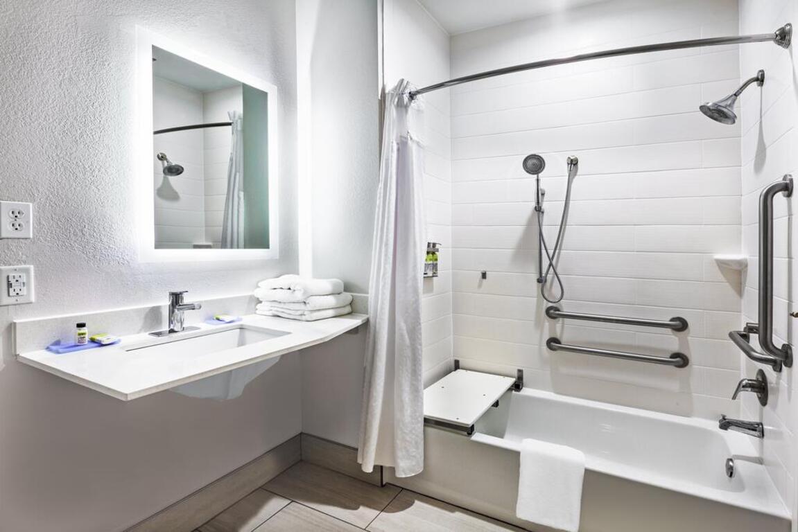 Holiday Inn Express Port Lavaca, an IHG hotel photo