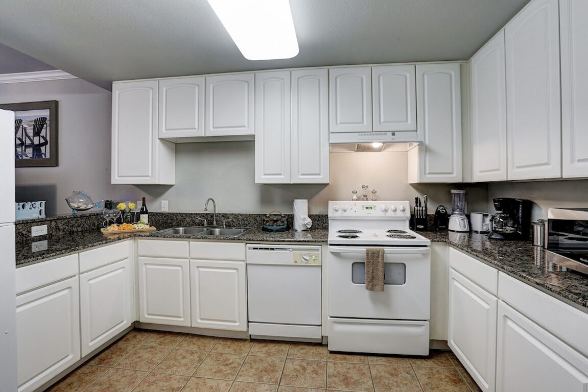 STAY ON THE BEACH!!! BEAUTIFUL BOUTIQUE PROPERTY!!! photo