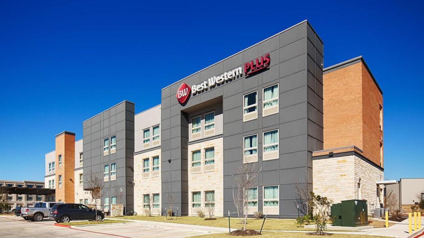 Best Western Plus Pflugerville Inn & Suites photo