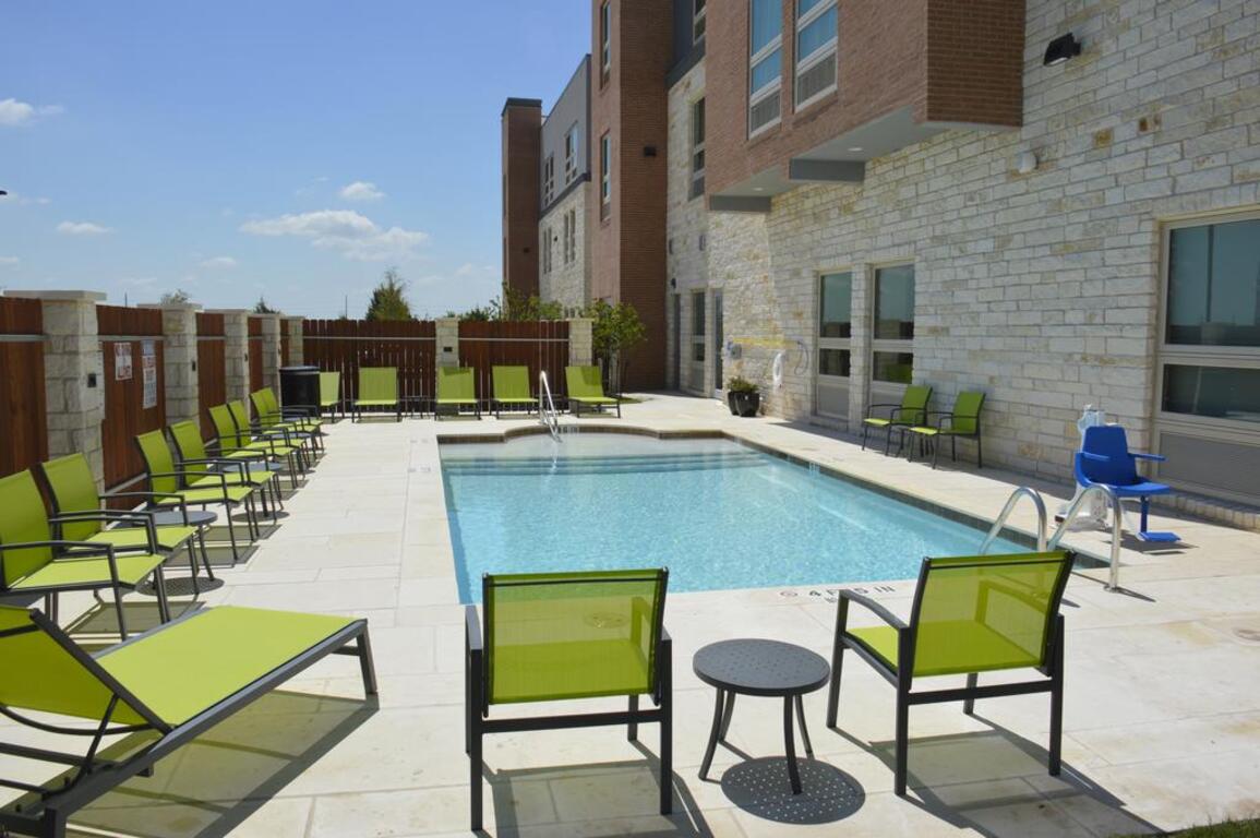 Best Western Plus Pflugerville Inn & Suites photo