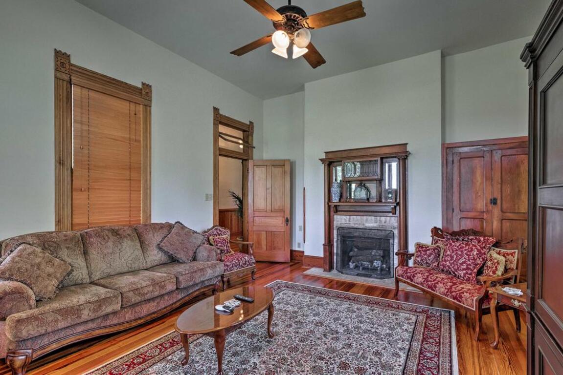23-Acre Victorian Farmhouse 30 Min to Austin! photo