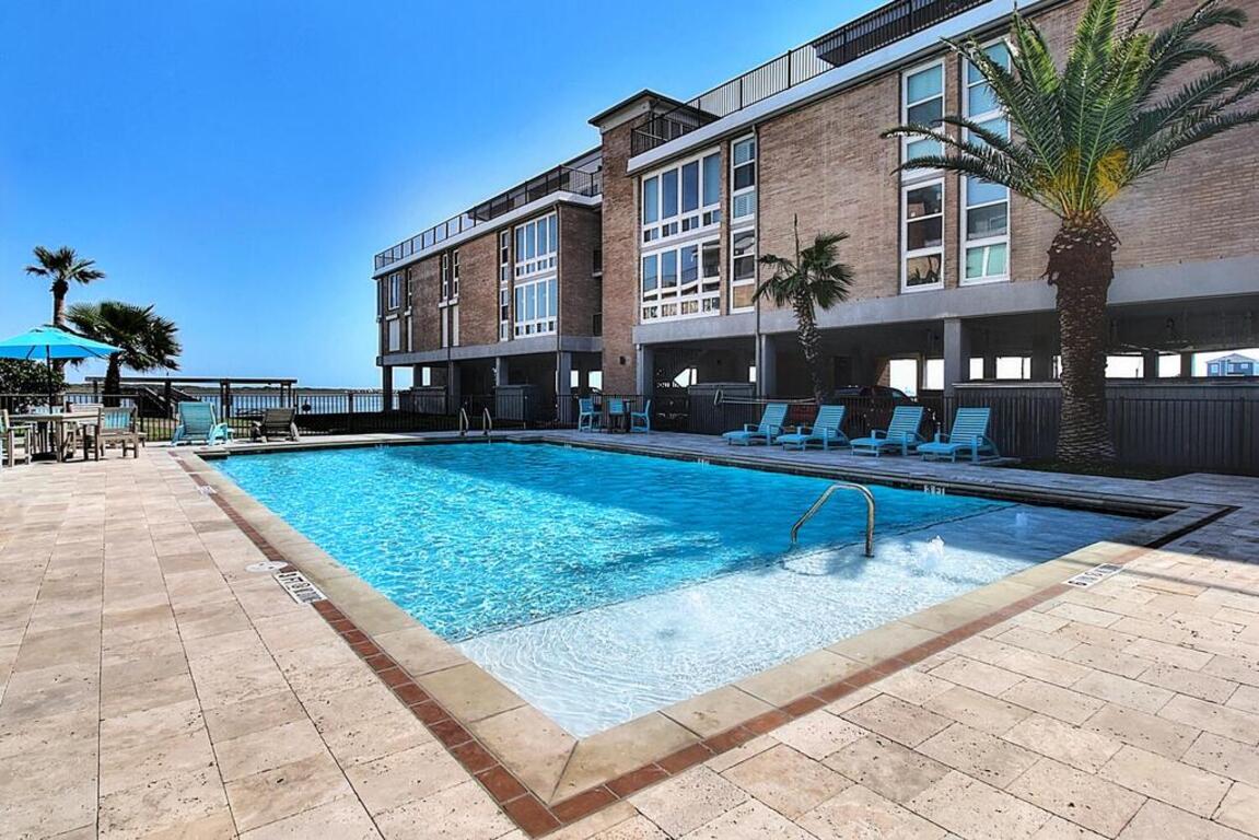 Channelview 211 Condo photo