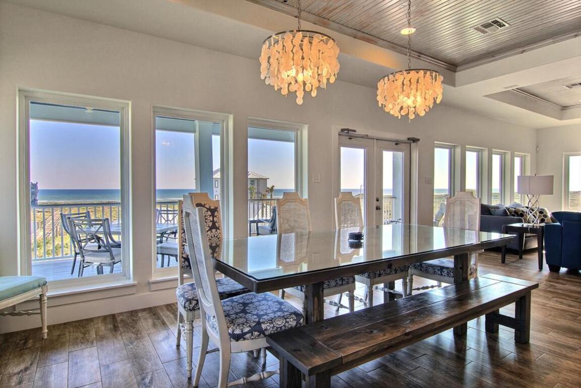 The Blue Pearl 8133 Home photo