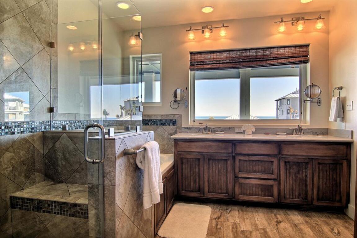 The Blue Pearl 8133 Home photo