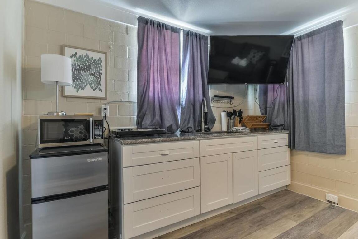 Coastal Cottage, Unit 7, Across from the Beach photo