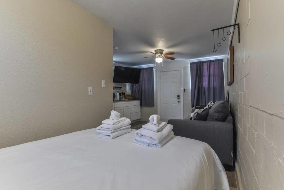 Coastal Cottage, Unit 9, Across Street from Beach photo
