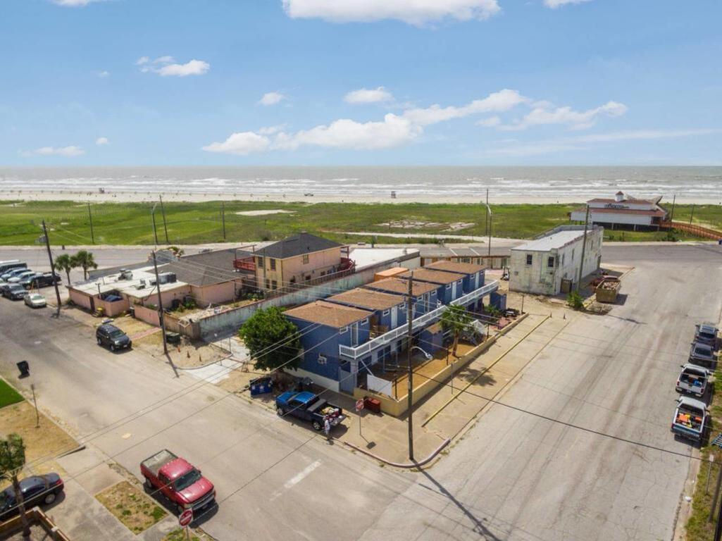 Coastal Cottage, Unit 8, Across Street from Beach photo