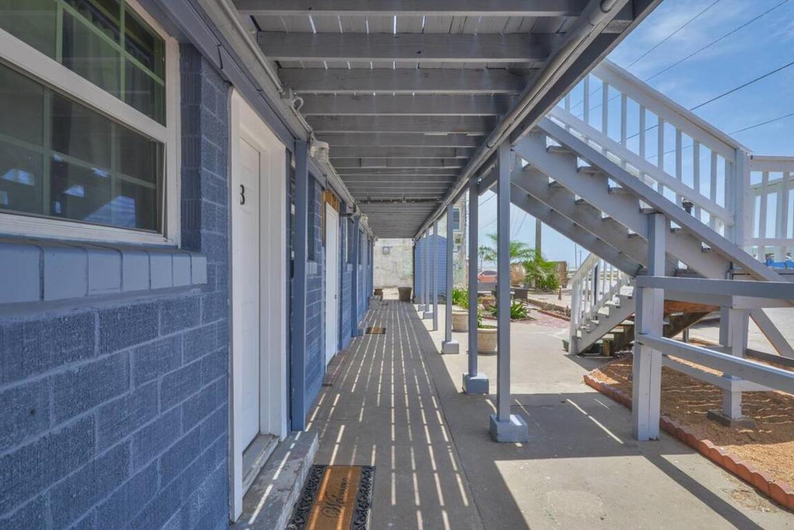 Coastal Cottage, Unit 8, Across Street from Beach photo
